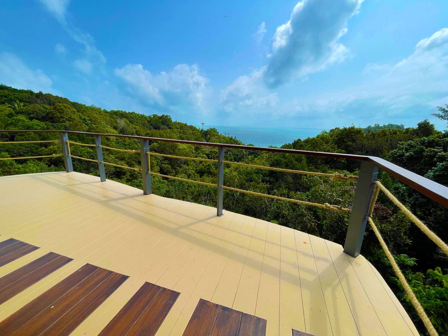 Jungle-view piano deck with seating – Canopy Residence