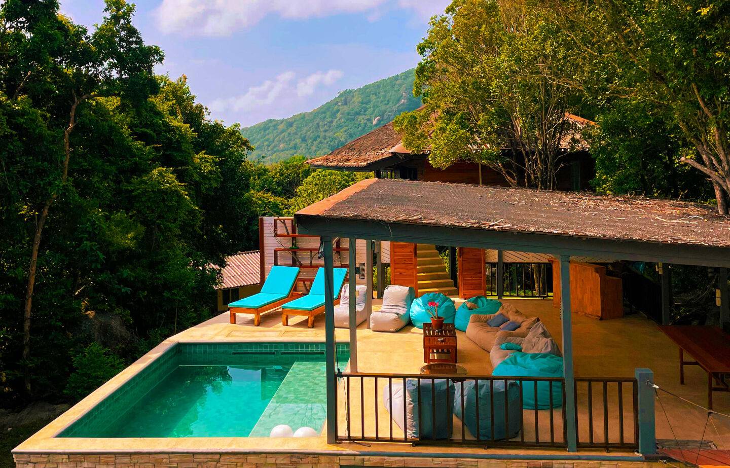 Private infinity pool with panoramic jungle and sea views – Canopy Residence