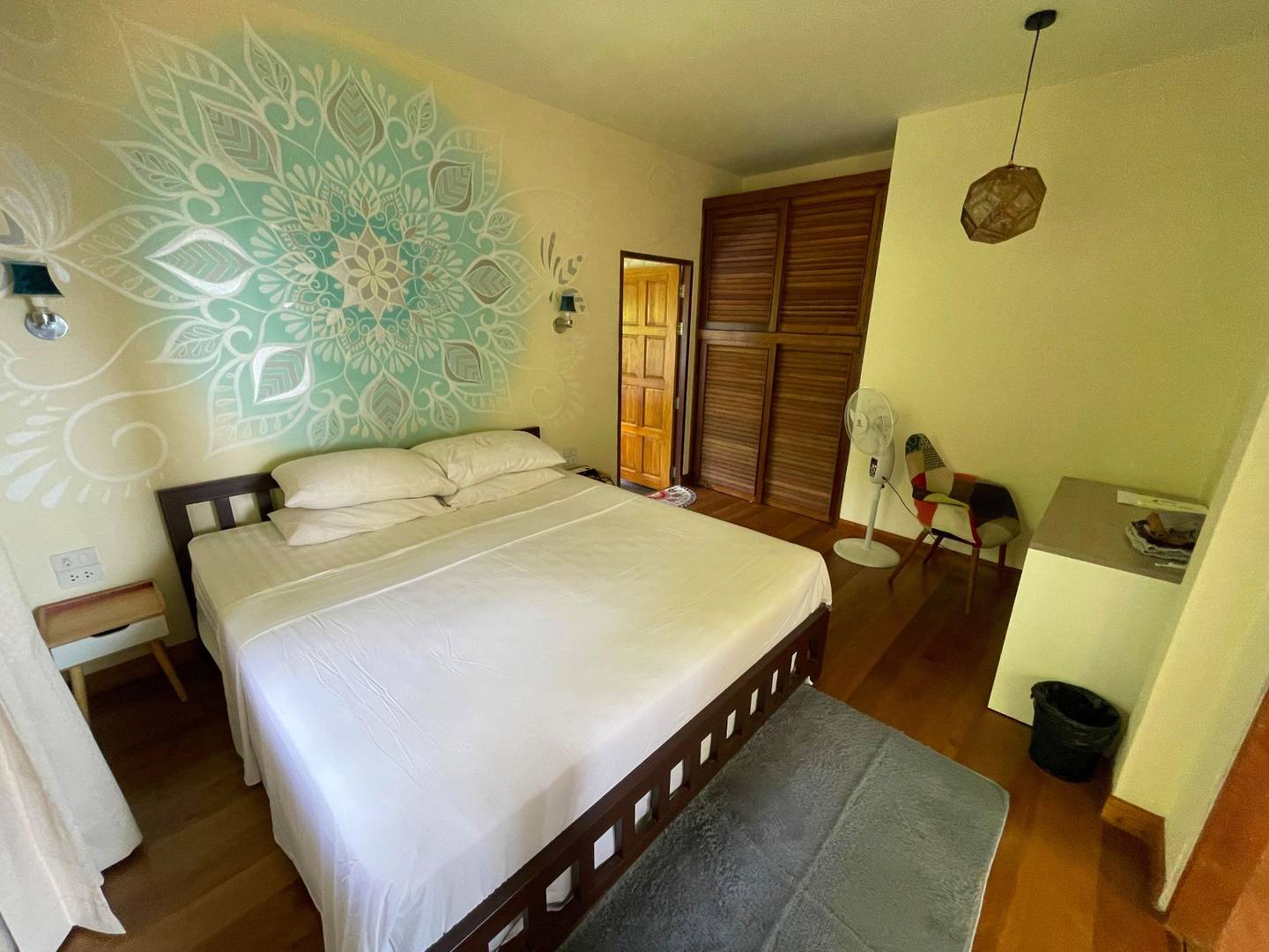 Master suite bedroom with king bed and jungle views – Canopy Residence